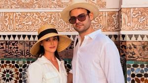 Ünlü çiftten romantik poz Esra Bilgiç ve Faruk Sabancı aşkı tam gaz devam ediyor