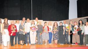 İzmirli diş hekimleri sahnede devleşti