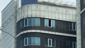 Bıçaklanıp hastaneye kaldırıldı Saatler sonra 10’uncu kattan düşerek öldü