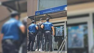 Afyonkarahisarda kavgayı ayırmak isteyenlerin üzerine bıçakla çullanmıştı Yakayı ele verdi