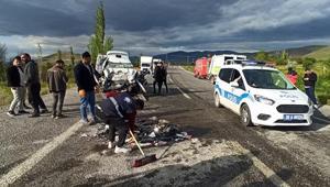 Kayseri’de hafif ticari araç ile otomobil çarpıştı 1 ölü, 2 yaralı