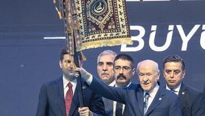 MHP Lideri Bahçeli “Türk Gençliği Büyük Kurultayı”na katıldı: ‘Korkmayacak, kaçmayacak, savrulmayacaksınız’