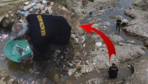 İlçede son çılgınlık Günlerce arayıp, gram gram topluyorlar: Su geldikçe altın geliyor