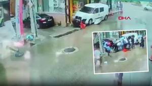 Hafif ticari araç anne ve oğlunu altına aldı Dehşet anlarının görüntüleri ortaya çıktı