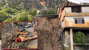 Hatayda şiddetli sağanak Köprü çöktü, araçlar sürüklendi: 1 kişi hayatını kaybetti