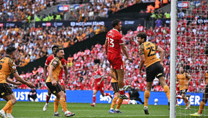 Acun Ilıcalının takımı Hull City Premier Lige yükseldi Zafer 90+5te geldi