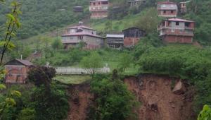 Giresunda heyelan paniği 11 ev boşaltıldı