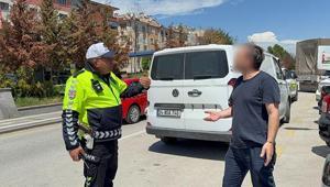 Ters yönden girdi, cezayı yiyince çılgına döndü Sen burada tuzak kuruyorsun...