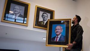 Kemal Kılıçdaroğlunun fotoğrafı CHP Genel Merkezine yeniden asıldı
