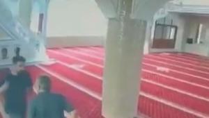 Cami imamına Süpürgeyi kapat dedi, yumruklu saldırdı O anlar güvenlik kamerasında