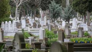 Adanada mezarlıkta sahte hoca denetimi Tek tek sınava tabi tutuldular
