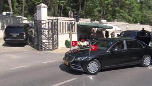 Cumhurbaşkanı Erdoğan, arife günü anne ve babasının kabirlerini ziyaret etti