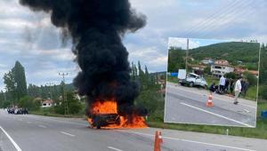 Feci kaza Çarpışan otomobil alev topuna döndü; dede ile torunu hayatını kaybetti