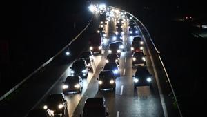 Bayram dönüşü kara yollarında trafik yoğunluğu sürüyor İstanbul yönünde durma noktasına geldi