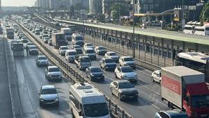 İstanbulda bayram tatilinin ardından ilk iş gününde trafik yoğunluğu