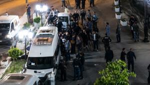 Kına gecesi savaş alanına döndü Gelin ve damat tarafı birbirine girdi: Yaralılar var