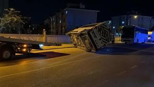 Eskişehir’de otomobilin çarptığı işçi servisi devrildi: 7 yaralı