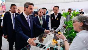 Enerji ve Tabii Kaynaklar Bakanı Bayraktar, Sıfır Atık Festivalindeki bakanlık standını ziyaret etti