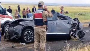 Diyarbakırda nişan dönüşü feci kaza 2 ölü