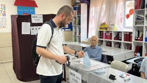İstanbulun 7 ilçesinde sandıklar kuruldu Bazı mahallelerde ara seçim heyecanı