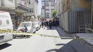 Küçükçekmecede yıkımı yapılan binada kısmi çökme Yaralılar var