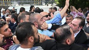 TBMM önünde CHPliler arasında arbede