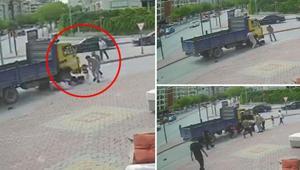 Kamyonetin çarptığı bisikletteki 3 çocuk aracın altında kaldı Dehşet anları kamerada