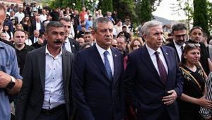 Siyaseti sarsan acı kayıp birinci yılında anıldı Özgür Özel ve Mansur Yavaş, Ferdi Zeyrekin mevlit programına katıldı