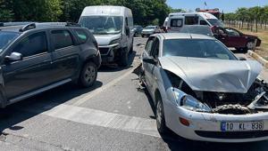 Balıkesir-Bursa yolunda korku dolu anlar 6 araç birbirine girdi