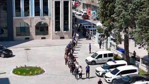 Telefonundaki bilgiler her şeyi ele verdi Kütahyadaki uyuşturucu operasyonunda 28 gözaltı
