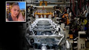 Otomotiv fabrikasında feci kaza Banttan indirilen otomobil işçilerin arasına daldı: 1i ağır, 3 yaralı