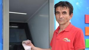 ATMde 19 bin 500 lira buldu Yaptığı hareket herkese örnek oldu