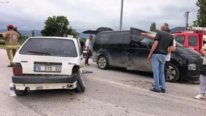 Bursada feci kaza Minibüs ile otomobil çarpıştı: 3ü çocuk 9 yaralı
