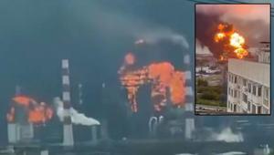 Rusyanın kalbinde petrol rafinerisi vuruldu Bölgeden dumanlar yükseliyor: Sıcak görüntü