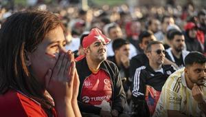 Vatandaşlar Milli Takıma destek için meydanlara akın etti İşte dört bir yandan fotoğraflar