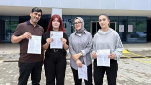 Baba, anne ve 2 kızı YKSde birbirlerine rakip oldu