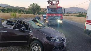 Diyarbakırda takla atan otomobildeki anne ve oğlu öldü, 4 kişi yaralandı