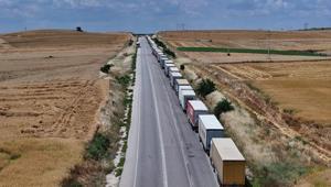 Hamzabeyli Sınır Kapısında 23 kilometrelik tır kuyruğu