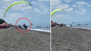 Plajda dehşet anları Kontrolden çıkan motorlu paraşüt kalabalığa daldı: 3 yaralı
