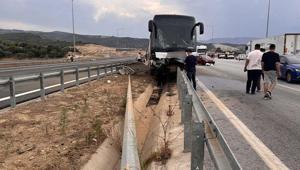 Aydında feci kaza Otomobille yolcu otobüsü çarpıştı: 9 kişi yaralandı