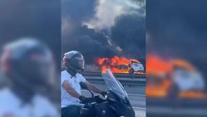 Avcılarda korku dolu anlar Otoyolda yanan otomobil kullanılamaz hale geldi