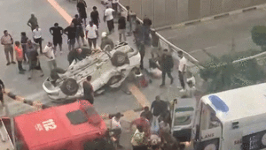 Hatayda feci kaza Otomobil bariyerlere çarpıp devrildi: 2 kişi hayatını kaybetti