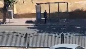 Şanlıurfada dehşet anları Boşanma aşamasındaki eşini durakta görünce kurşun yağdırdı