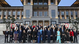 Aynı ülkeden 2 lider NATO Zirvesinde Ankaraya gelebilmek için dava açtı: Aile fotoğrafında dikkat çeken detay