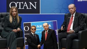 Erdoğandan NATO Zirvesinde diplomasi trafiği İngiltere ile imzalar atıldı