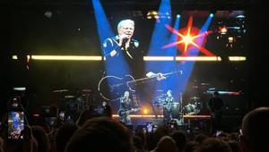 The Offspring coşkusu 20 yıl sonra İstanbulda konser verdiler