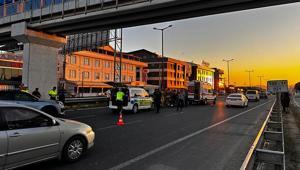 Düzcede zincirleme kaza Motosiklet iki aracın arasında kaldı: 1 ölü