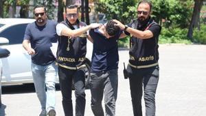 Antalyada dehşet İçlerine şeytan girdi diyerek iki ablasına saldırdı