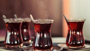 Sahte çay kendini nasıl ele verir Demlikteki ve bardaktaki gizli ipuçları