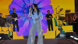 Vanda Simge Sağın rüzgârı ‘Aşkın Olayım’la festival alanı sallandı